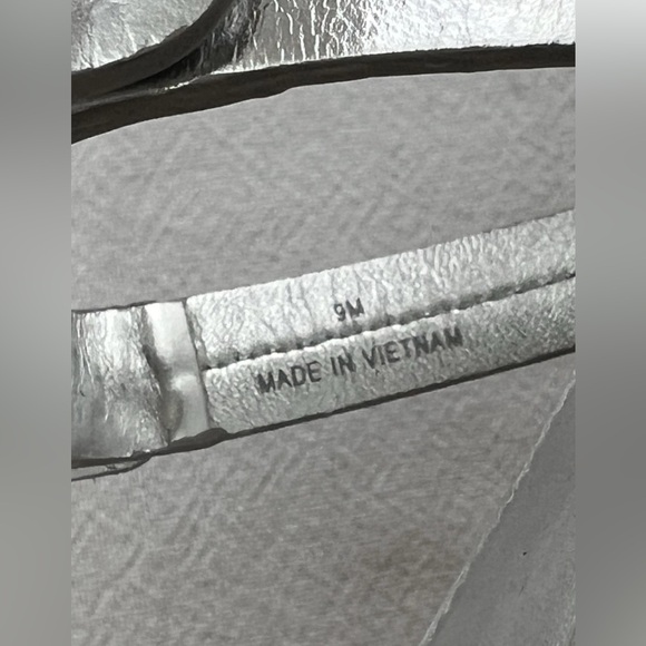 New Tory Burch Miller Pave Medallion Thong Sandals Women’s Size 9 - Picture 7 of 7